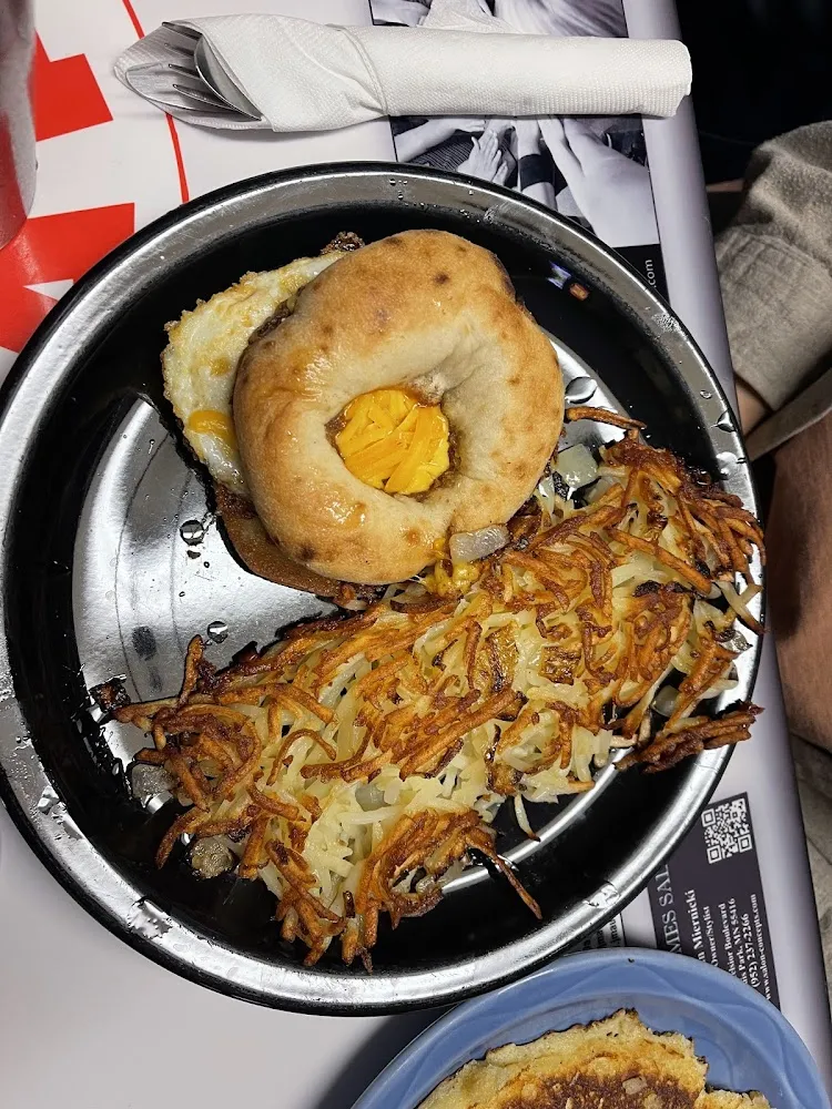 Breakfast Bagel & Hashbrowns